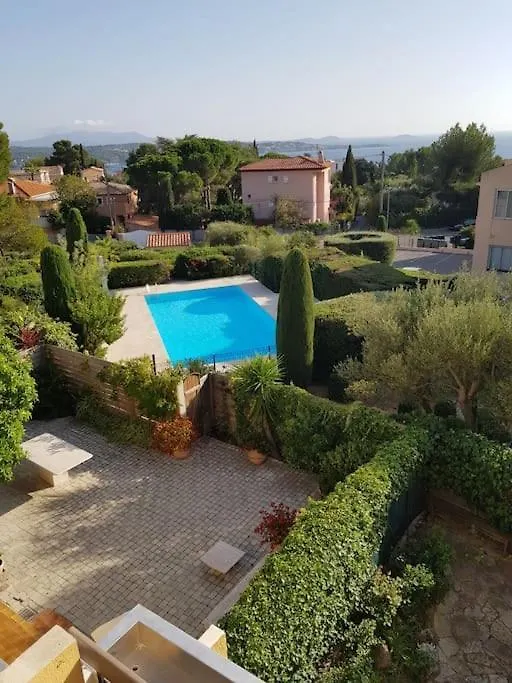 Studio De Charme Avec Piscine Et Belle Vue Mer Bandol