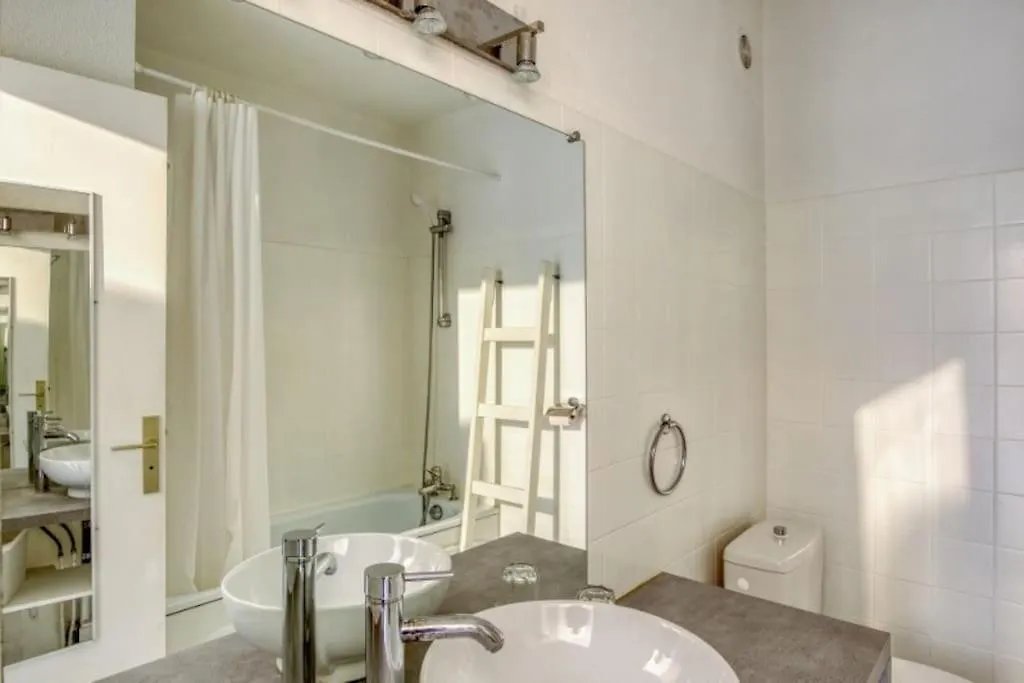 Studio De Charme Avec Piscine Et Belle Vue Mer Bandol France
