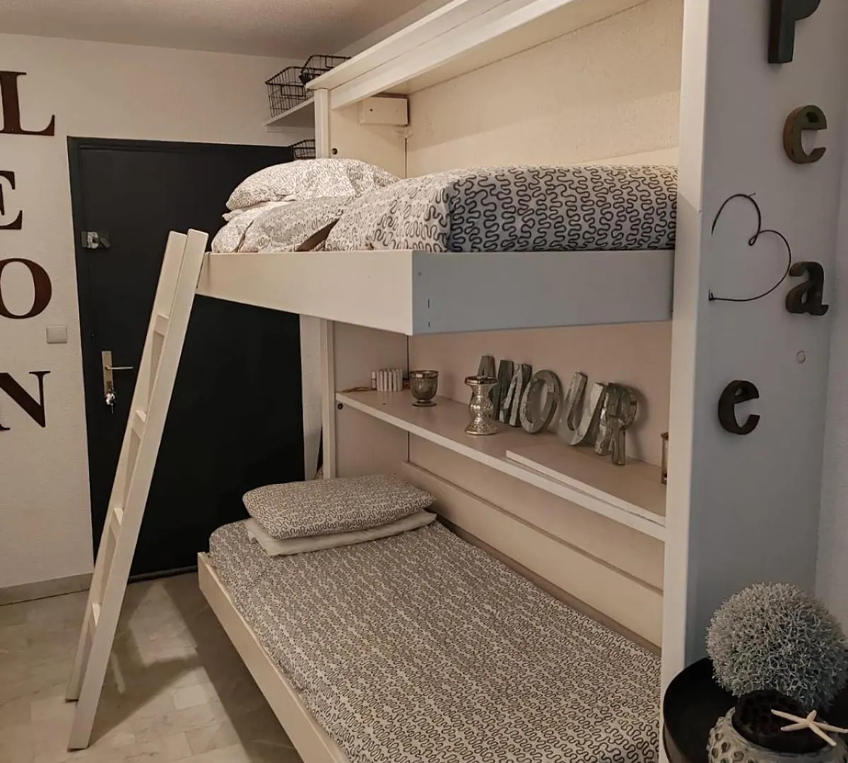 Studio De Charme Avec Piscine Et Belle Vue Mer Bandol 0*,