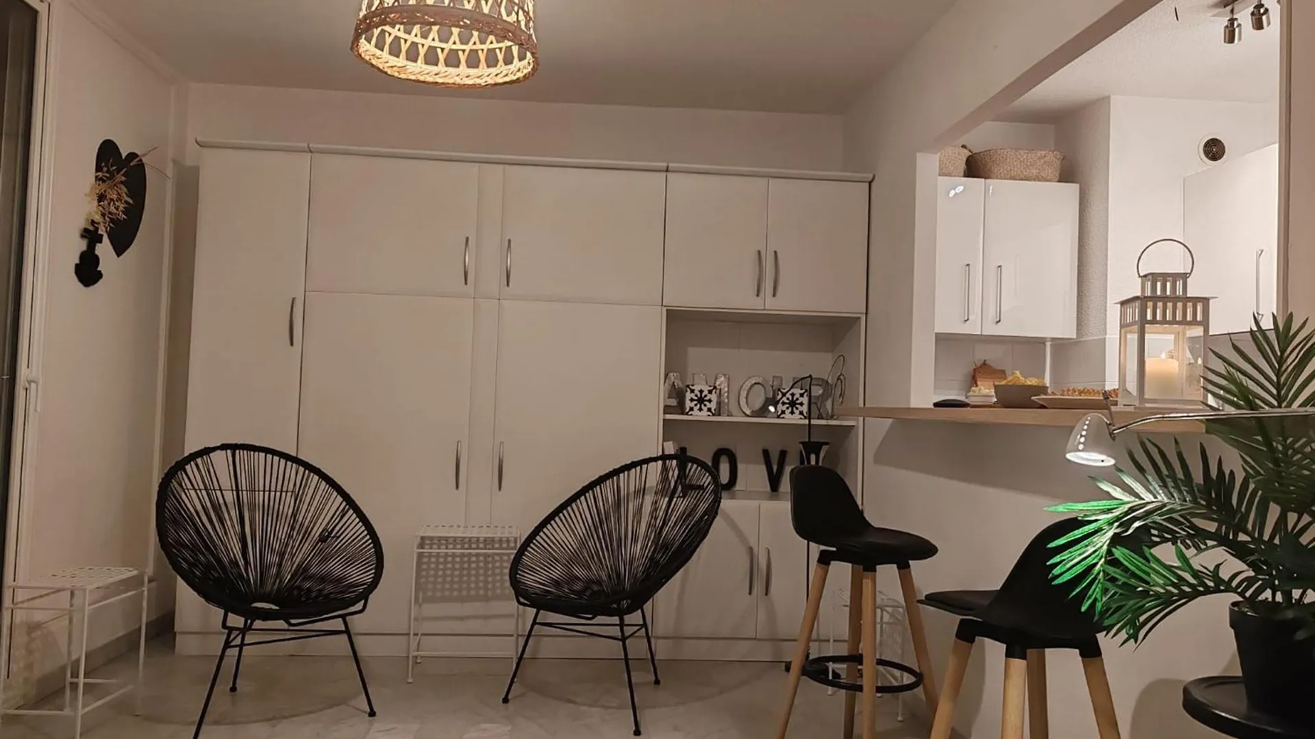 Apartment Studio De Charme Avec Piscine Et Belle Vue Mer Bandol France