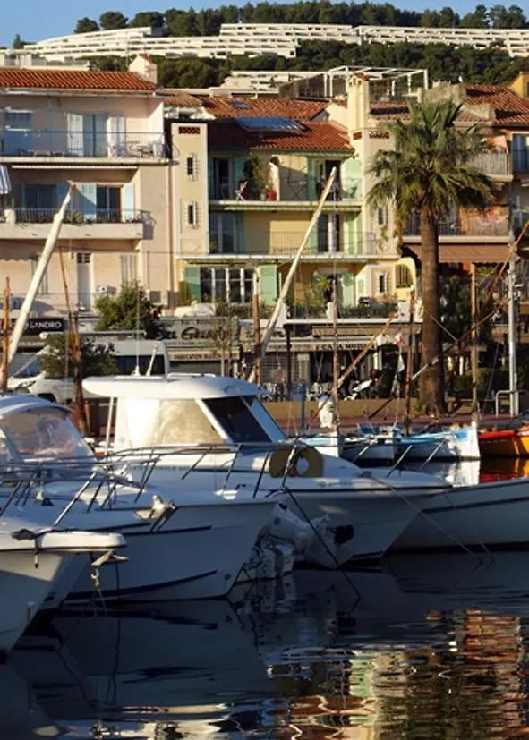 Studio De Charme Avec Piscine Et Belle Vue Mer Bandol Apartment