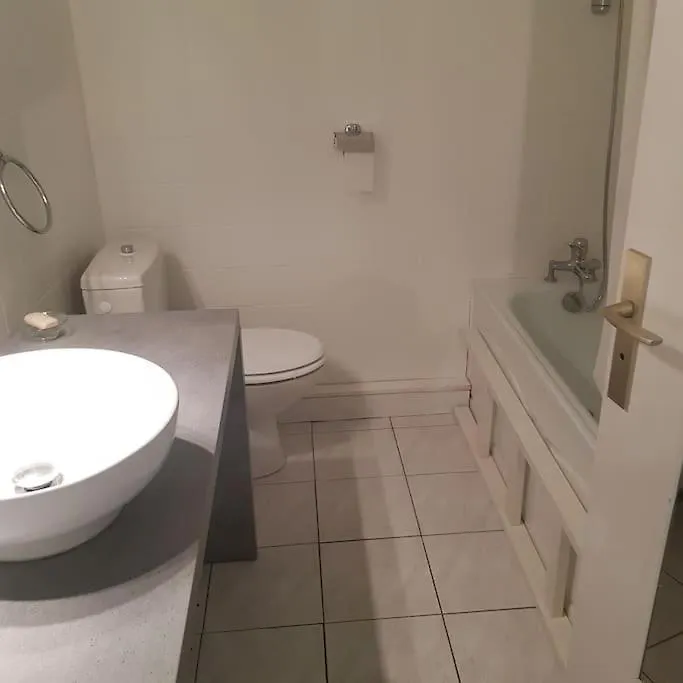 Apartment Studio De Charme Avec Piscine Et Belle Vue Mer Bandol France